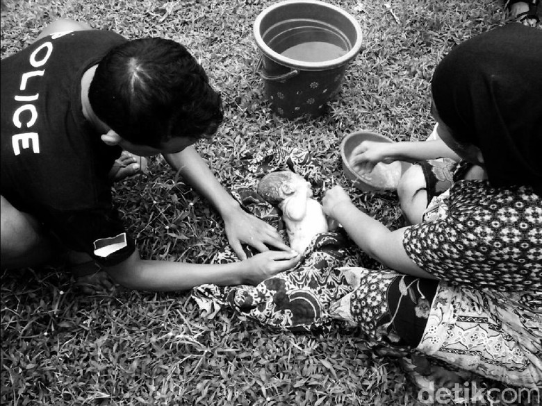 Ajaib, Dibuang di Semak Belukar Bayi di Cianjur Ini Selamat Ajaib, Dibuang di Semak Belukar Bayi di Cianjur Ini Selamat