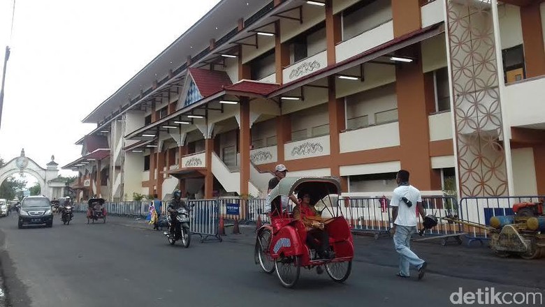 Jadi Korban Kebakaran, Pedagang Pasar Klewer Bebas Retribusi 2 Tahun Jadi Korban Kebakaran, Pedagang Pasar Klewer Bebas Retribusi 2 Tahun