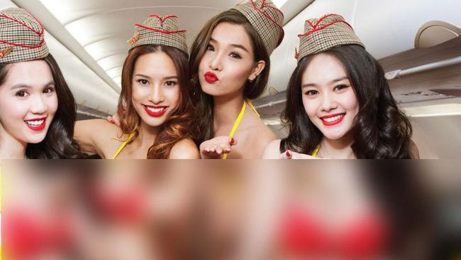 Maskapai Penerbangan Ini Sediakan Pramugari Berbikini, Masa Sih?