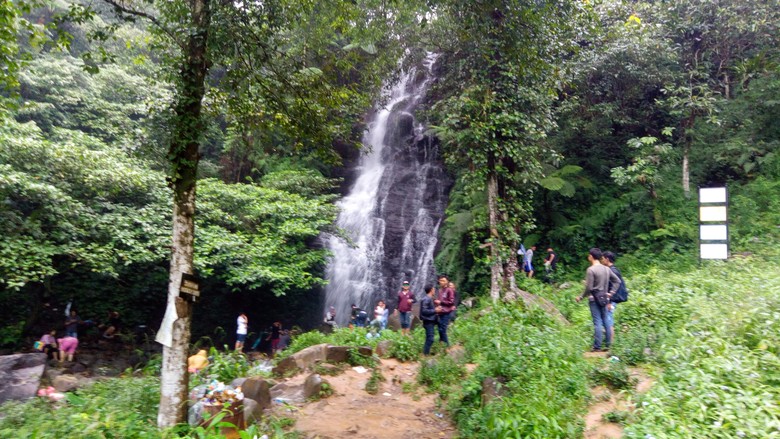 Curug Cipurut yang Eksotis di Purwakarta Curug Cipurut yang Eksotis di Purwakarta