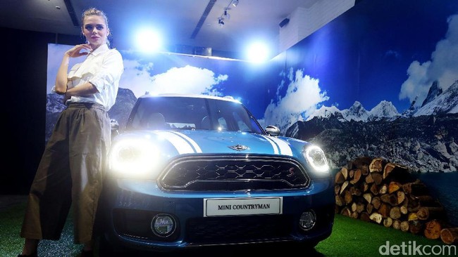Kencan Singkat dengan Mobil Offroad Imut Kencan Singkat dengan Mobil Offroad Imut