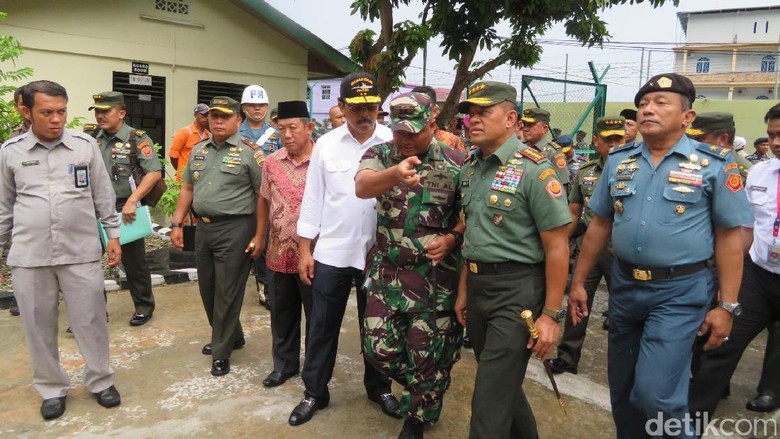 Panglima TNI Cek SKKL Perusahaan Malaysia Tak Berizin di Tarempa Panglima TNI Cek SKKL Perusahaan Malaysia Tak Berizin di Tarempa