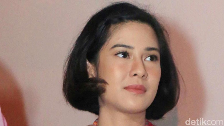 Heboh Video Dian Sastro Tepis Tangan Fans, Hanung Bramantyo Minta Maaf Heboh Video Dian Sastro Tepis Tangan Fans, Hanung Bramantyo Minta Maaf
