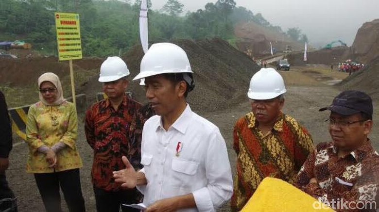Di Zaman Jokowi: Dana Pendidikan Naik 27% dan Infrastruktur Naik 123% Di Zaman Jokowi: Dana Pendidikan Naik 27% dan Infrastruktur Naik 123%
