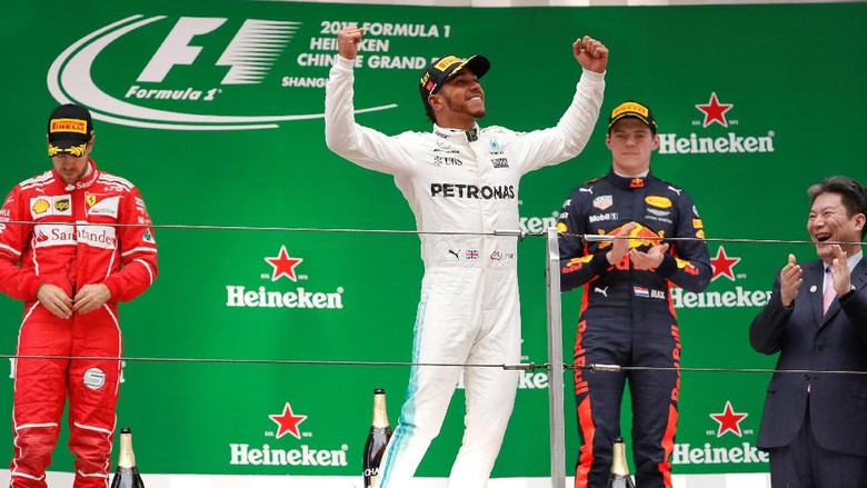 Kelakar Hamilton dan Verstappen di Podium GP China Kelakar Hamilton dan Verstappen di Podium GP China