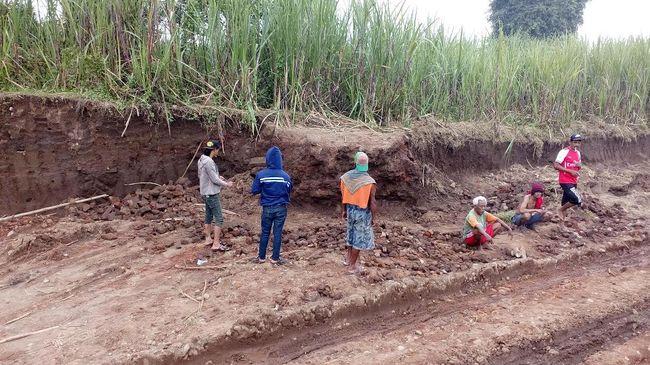 Detiknews Mojokerto | polisi selidiki dugaan penjarahan situs majapahit di mojokerto Detiknews Mojokerto | polisi selidiki dugaan penjarahan situs majapahit di mojokerto