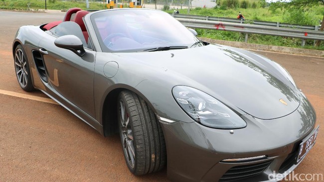 Melesat dengan Mobil Sport dan Wah, Porsche 718 Boxster Melesat dengan Mobil Sport dan Wah, Porsche 718 Boxster