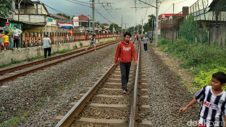 Perlintasan Kereta Api di Pasar Minggu Ditutup Mulai Besok