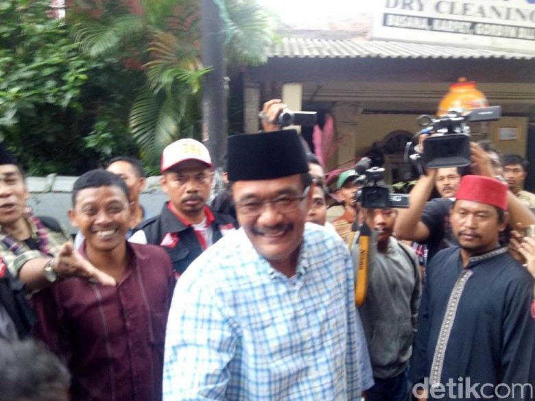 Ini Tanggapan Djarot Soal Pembagian Sembako di Kalibata City Ini Tanggapan Djarot Soal Pembagian Sembako di Kalibata City