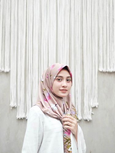 Foto: Printed Scarf, Tren Kerudung yang Dipakai Zaskia 