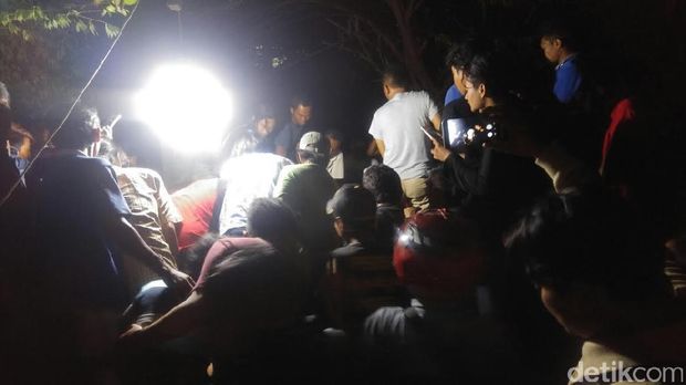 Jenazah Riski Rahmat Terduga Teroris Tuban Dimakamkan Dinihari