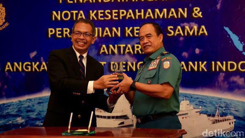TNI AL Bantu BI Salurkan Rupiah ke Daerah Terpencil TNI AL Bantu BI Salurkan Rupiah ke Daerah Terpencil
