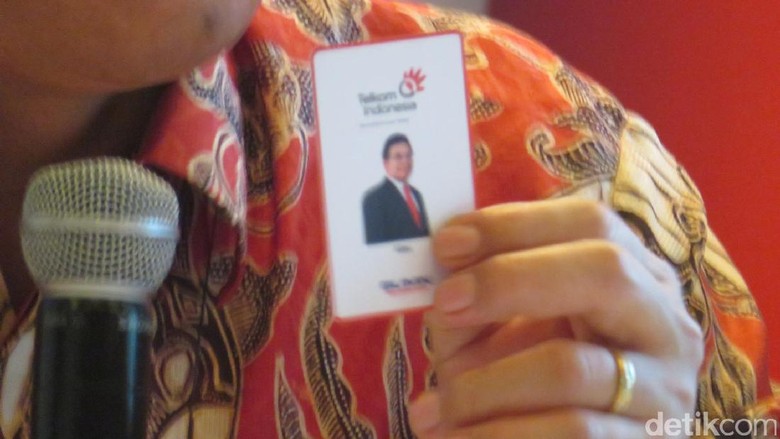 Rini Luncurkan Kartu Sakti Bagi Pegawai BUMN Rini Luncurkan Kartu Sakti Bagi Pegawai BUMN