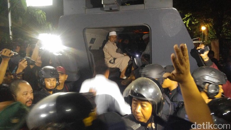 Ditolak Massa, Pembentukan FPI Semarang Digagalkan Polisi Ditolak Massa, Pembentukan FPI Semarang Digagalkan Polisi