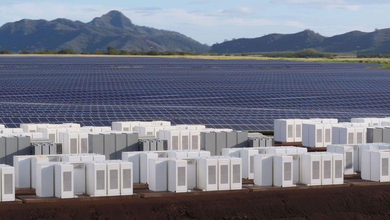 Panel Surya Raksasa Bikinan Iron Man di Hawaii Sudah Beroperasi Panel Surya Raksasa Bikinan Iron Man di Hawaii Sudah Beroperasi
