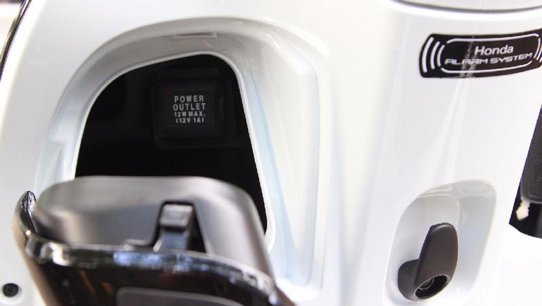 Ini Cara Mengisi Baterai Handphone di Motor Yang Benar Ini Cara Mengisi Baterai Handphone di Motor Yang Benar