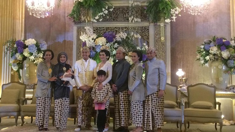 Keluarga Raffi Ahmad Juga Tak Terlihat di Pernikahan Adik Nagita Keluarga Raffi Ahmad Juga Tak Terlihat di Pernikahan Adik Nagita