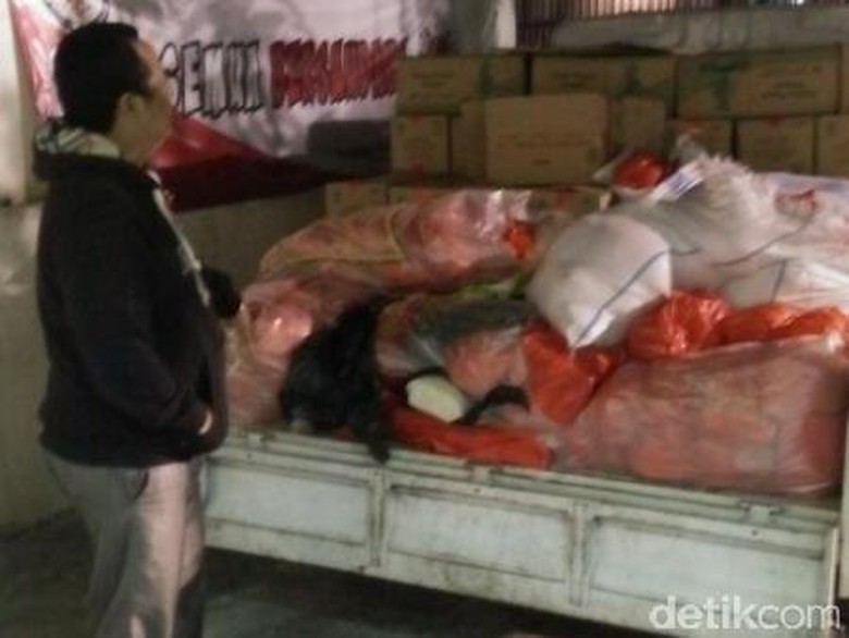 Panwas Dapat Kabar Sembako di Palmerah Milik Anggota DPRD Sukoharjo Panwas Dapat Kabar Sembako di Palmerah Milik Anggota DPRD Sukoharjo