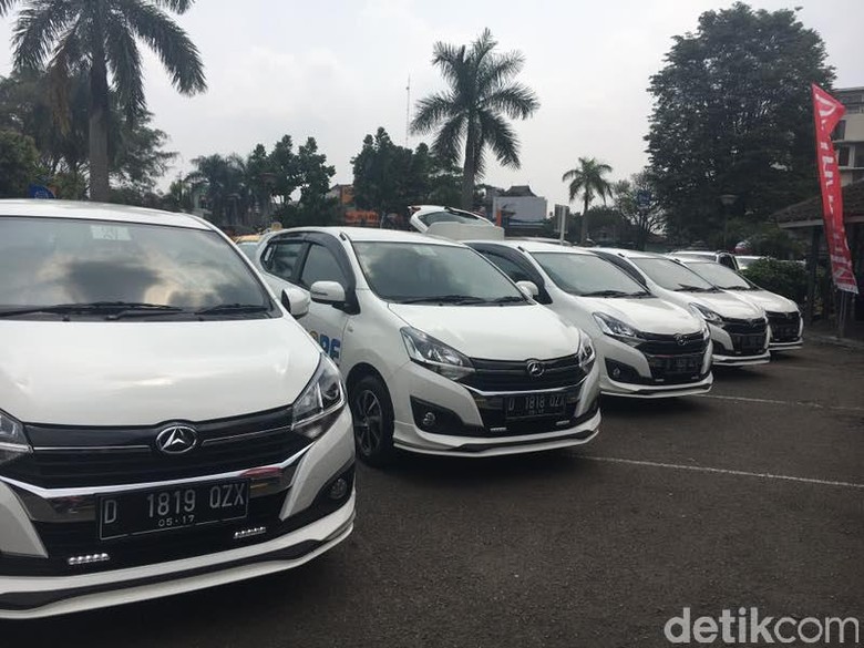 Menjajal Mobil LCGC Baru di Bandung Menjajal Mobil LCGC Baru di Bandung