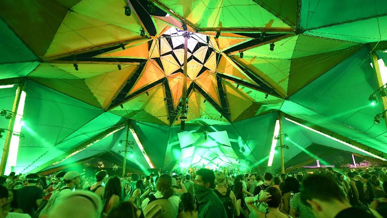 Polisi Tangkap Pencuri Ratusan Handphone di Coachella 2017 Polisi Tangkap Pencuri Ratusan Handphone di Coachella 2017