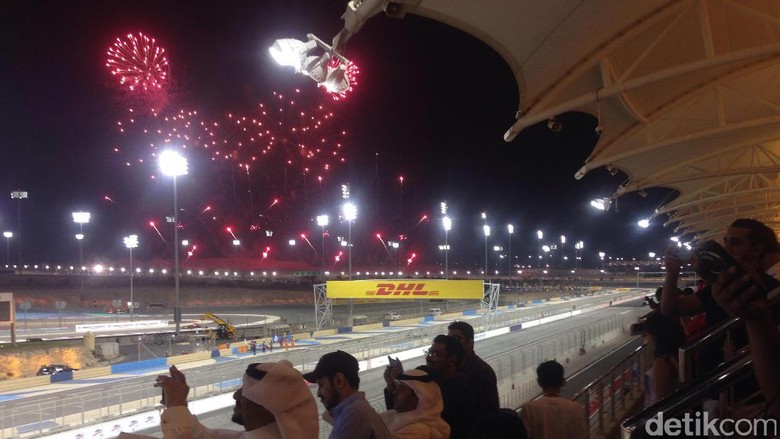 Kemenangan Vettel pada Pesta yang Sepi di Sakhir Kemenangan Vettel pada Pesta yang Sepi di Sakhir