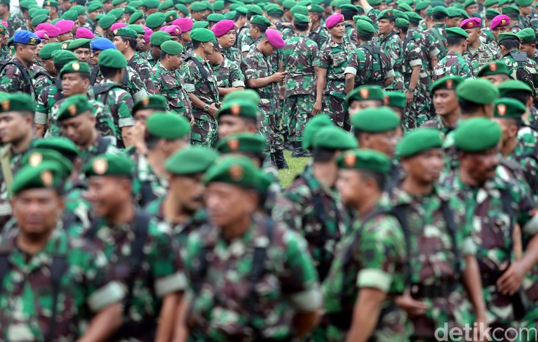 Saat Allan Nairn Tantang TNI soal Tulisan Makar Saat Allan Nairn Tantang TNI soal Tulisan Makar