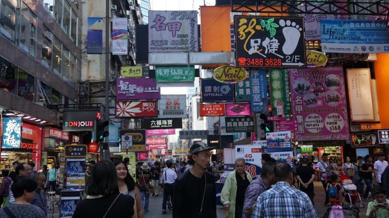 Inilah Mong Kok, lokasi untuk belanja oleh-oleh di Hong Kong (Masaul/detikTravel) Inilah Mong Kok, lokasi untuk belanja oleh-oleh di Hong Kong (Masaul/detikTravel)