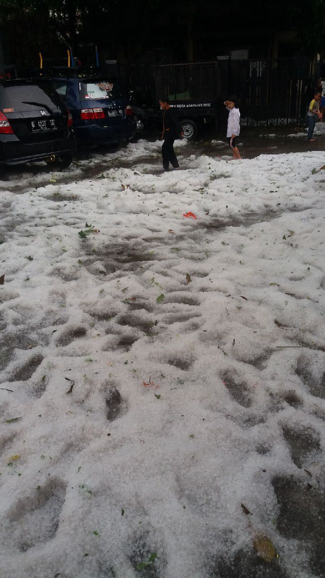 Kota Bandung Dilanda Hujan Es, Ini Penjelasan BMKG