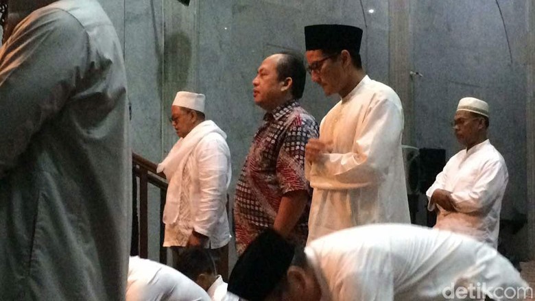 Usai Salat Subuh, Sandiaga: Mohon Doa untuk Kelancaran Hari Ini Usai Salat Subuh, Sandiaga: Mohon Doa untuk Kelancaran Hari Ini