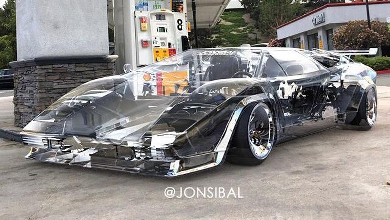 Mobil Super Ini Dibuat Tembus Pandang Mobil Super Ini Dibuat Tembus Pandang
