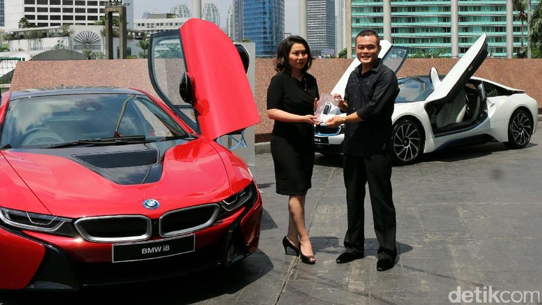 Ini Dia Pemilik Pertama Mobil Sport Hybrid BMW di Indonesia Ini Dia Pemilik Pertama Mobil Sport Hybrid BMW di Indonesia