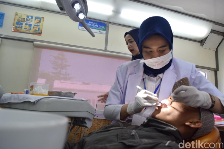 2 Gerbong Rail Clinic Layani Warga Cianjur 2 Gerbong Rail Clinic Layani Warga Cianjur