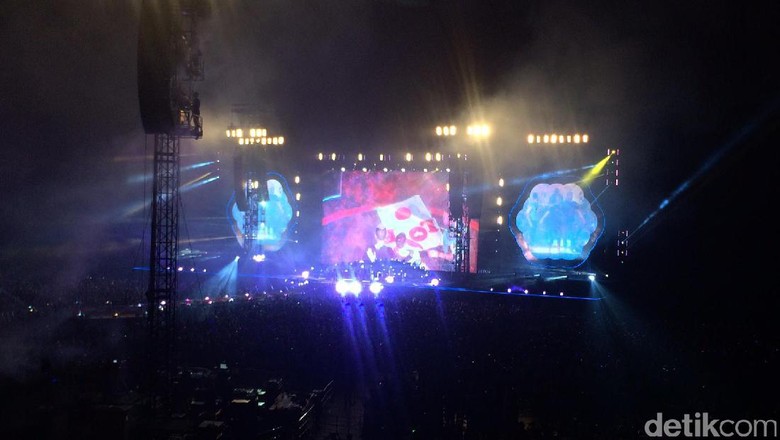 Coldplay Kenalkan Lagu Terbaru di Tokyo Coldplay Kenalkan Lagu Terbaru di Tokyo