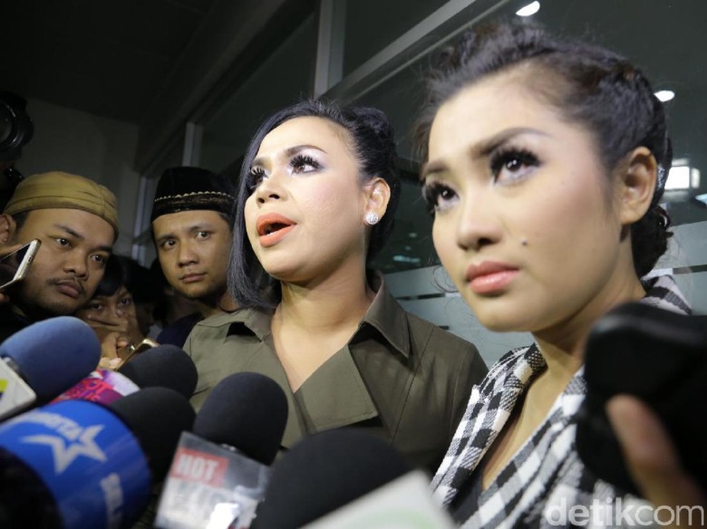Sahabat Sedih Julia Perez Sering Dikabarkan Meninggal Dunia Sahabat Sedih Julia Perez Sering Dikabarkan Meninggal Dunia