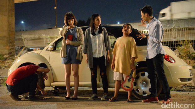 'Stip & Pensil': Komedi Tanpa Akal, Lucu Gila-gilaan!