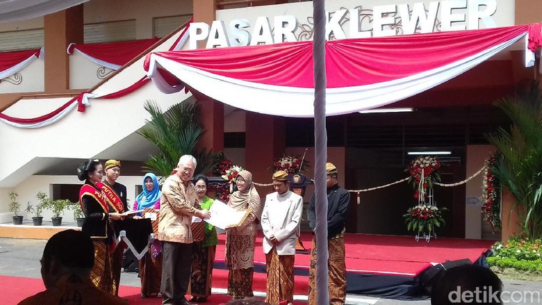 Pedagang Pasar Klewer Solo Wajib Ikut BPJS Ketenagakerjaan Pedagang Pasar Klewer Solo Wajib Ikut BPJS Ketenagakerjaan