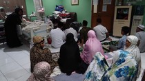 Suasana Saat Keluarga Gelar Pengajian di Kamar Julia Perez Suasana Saat Keluarga Gelar Pengajian di Kamar Julia Perez