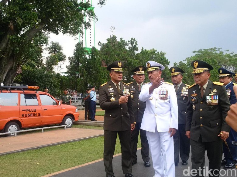 Panglima TNI Hadiri Pemakaman Wadan Sesko TNI di Bandung Panglima TNI Hadiri Pemakaman Wadan Sesko TNI di Bandung
