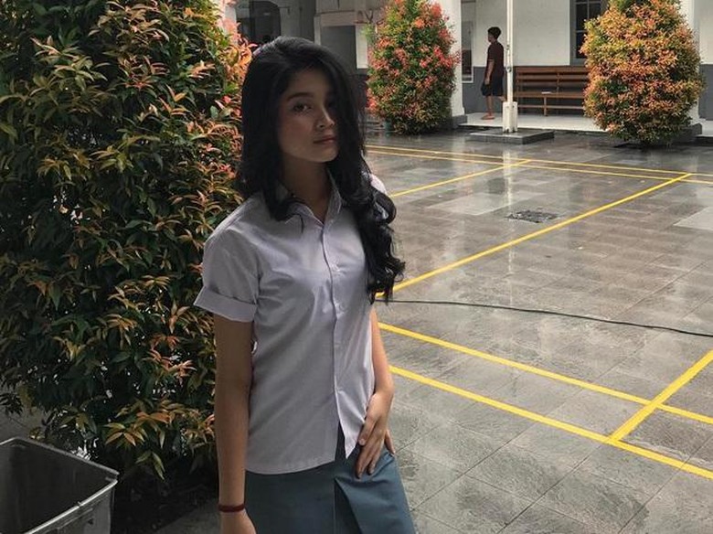 Dalami Antagonis, Yoriko Angeline Berakting di Depan Kaca Dalami Antagonis, Yoriko Angeline Berakting di Depan Kaca