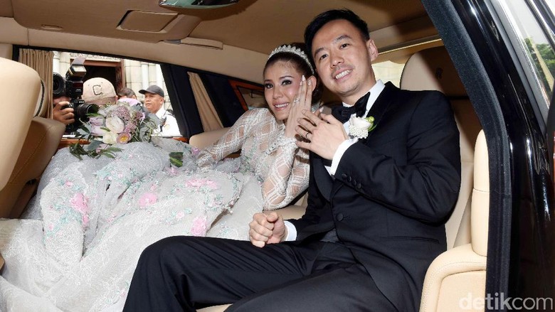 Semringah! Olga Lydia Cerita Pertemuan Pertama dengan Sang Suami Semringah! Olga Lydia Cerita Pertemuan Pertama dengan Sang Suami