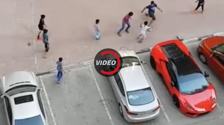 Ketika Lamborghini Dijadikan Gawang.. Ketika Lamborghini Dijadikan Gawang..