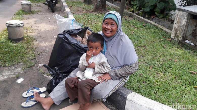 Kisah Kartini Kernet Kopaja dan Pemulung Berjuang demi Keluarga Kisah Kartini Kernet Kopaja dan Pemulung Berjuang demi Keluarga