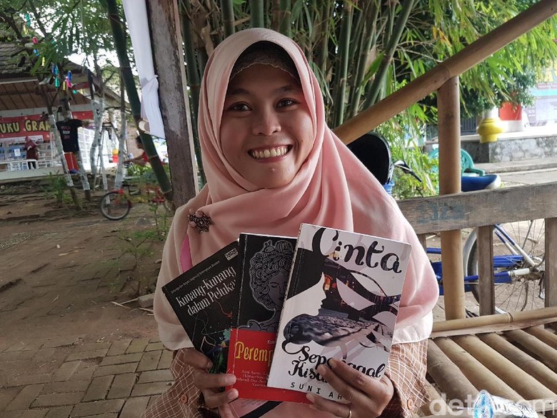 Perjuangan Siti dari Jual Kerupuk Sampai Jadi Penulis Cerpen Perjuangan Siti dari Jual Kerupuk Sampai Jadi Penulis Cerpen