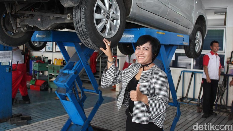 Wanita Bicara Mesin Mobil Itu Sexy Wanita Bicara Mesin Mobil Itu Sexy