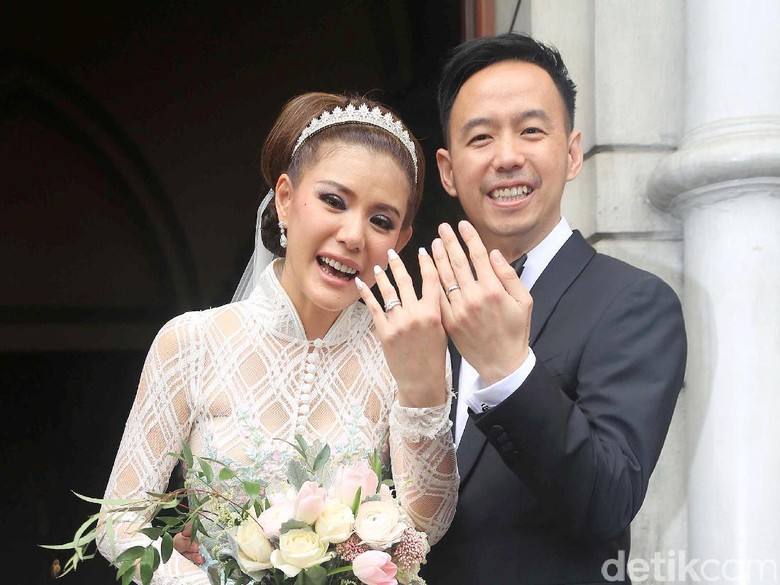 Mimpi Olga Lydia Menikah di Gereja Katedral Terwujud Mimpi Olga Lydia Menikah di Gereja Katedral Terwujud