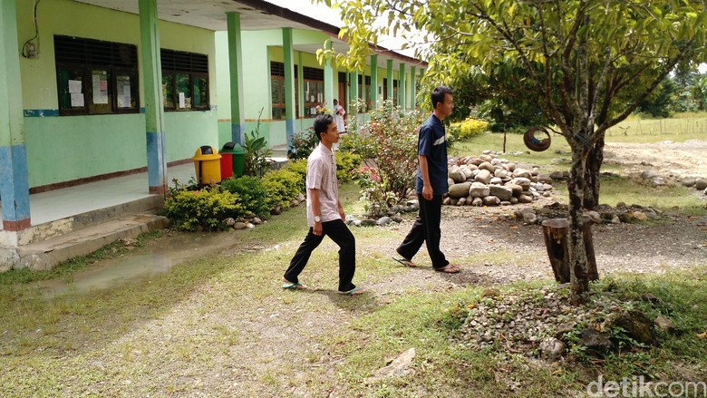 Guru Tapal Batas di Zona Toleran: Kami Takut Lihat Berita Pilgub DKI Guru Tapal Batas di Zona Toleran: Kami Takut Lihat Berita Pilgub DKI