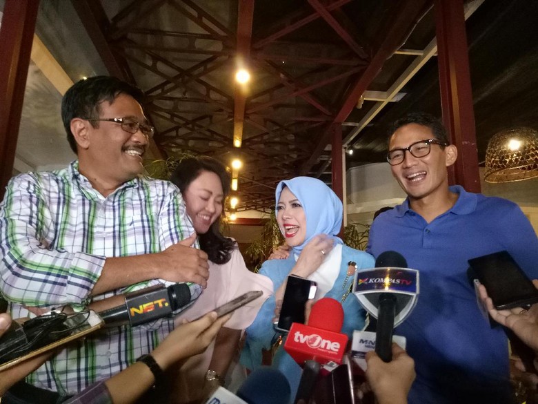 Image result for foto sandiaga dan istri bersama djarot dan istri bahas forum musyawarah