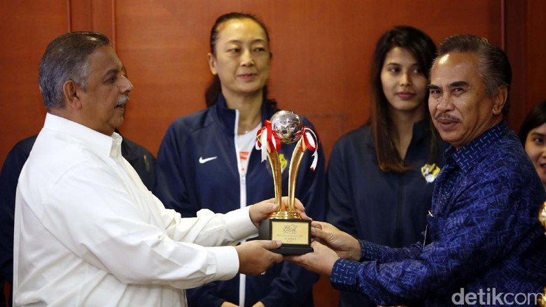 Direksi PLN Janjikan Bonus Untuk Sukses Dian Wijayanti dkk. di Proliga Direksi PLN Janjikan Bonus Untuk Sukses Dian Wijayanti dkk. di Proliga