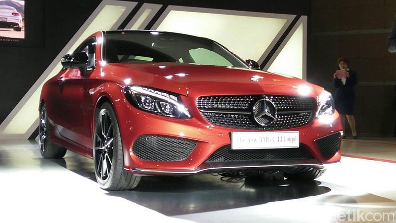 Anak Muda di Mata Mercedes-Benz Anak Muda di Mata Mercedes-Benz