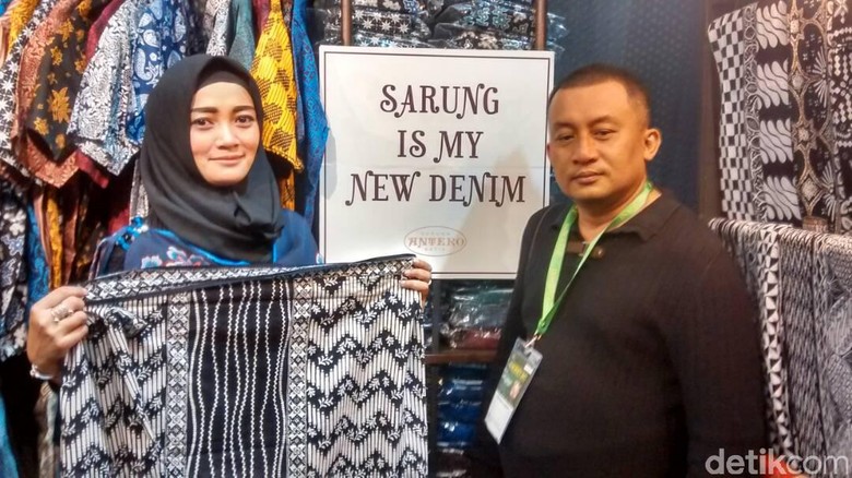 Bisnis Sarung dan Kain Batik, Pria Ini Raup Omzet Rp 50 Juta/Hari Bisnis Sarung dan Kain Batik, Pria Ini Raup Omzet Rp 50 Juta/Hari